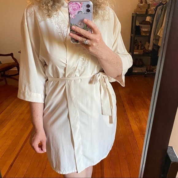 Vintage Cream Off-White Embroidered Silky robe - Picture 1 of 9